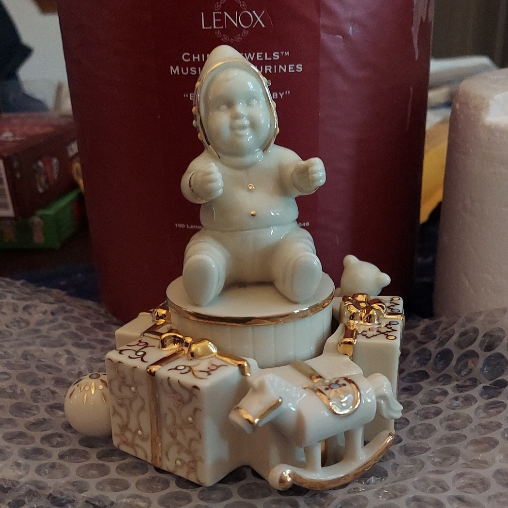 Lenox Cherub on Gold and Cream Gifts Figurine